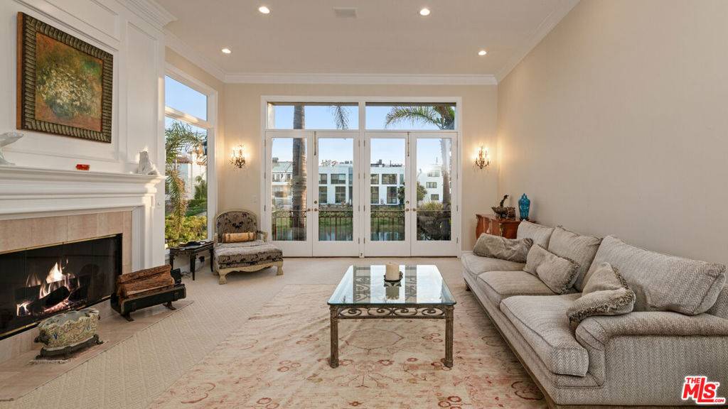 Marina Del Rey, CA 90292,5105 Via Donte