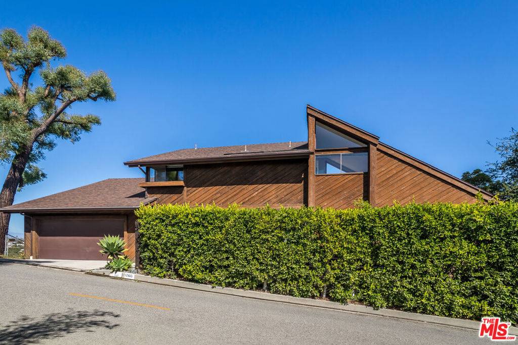 Los Angeles, CA 90049,1260 Linda Flora DR
