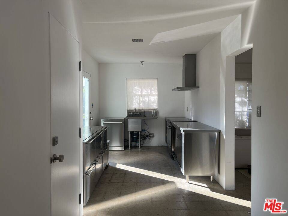 Van Nuys, CA 91406,17601 Cohasset ST