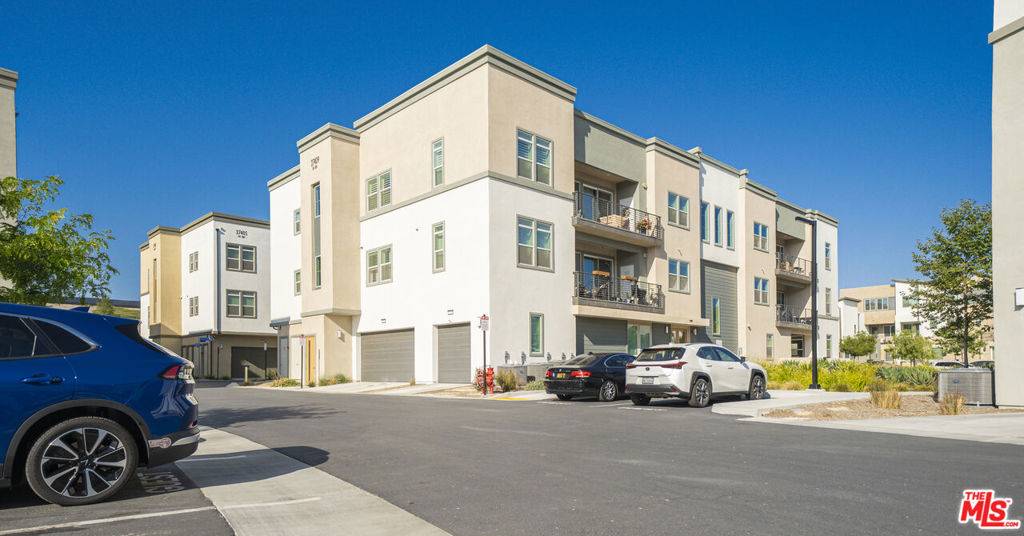 Valencia, CA 91381,27409 Journey PL #205