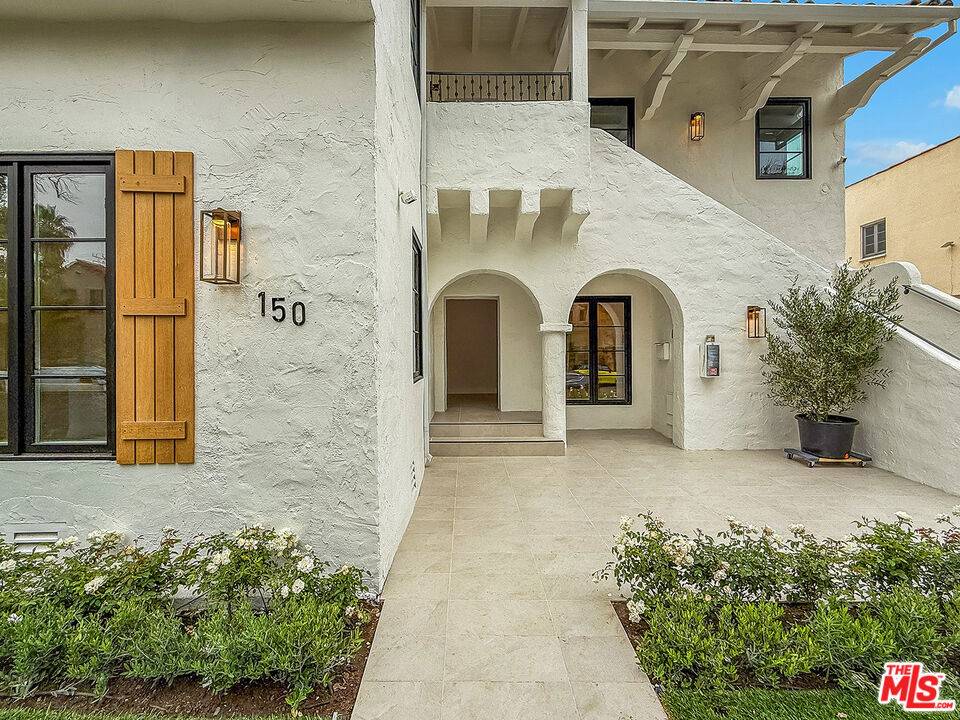 Beverly Hills, CA 90211,150 N Arnaz DR #B