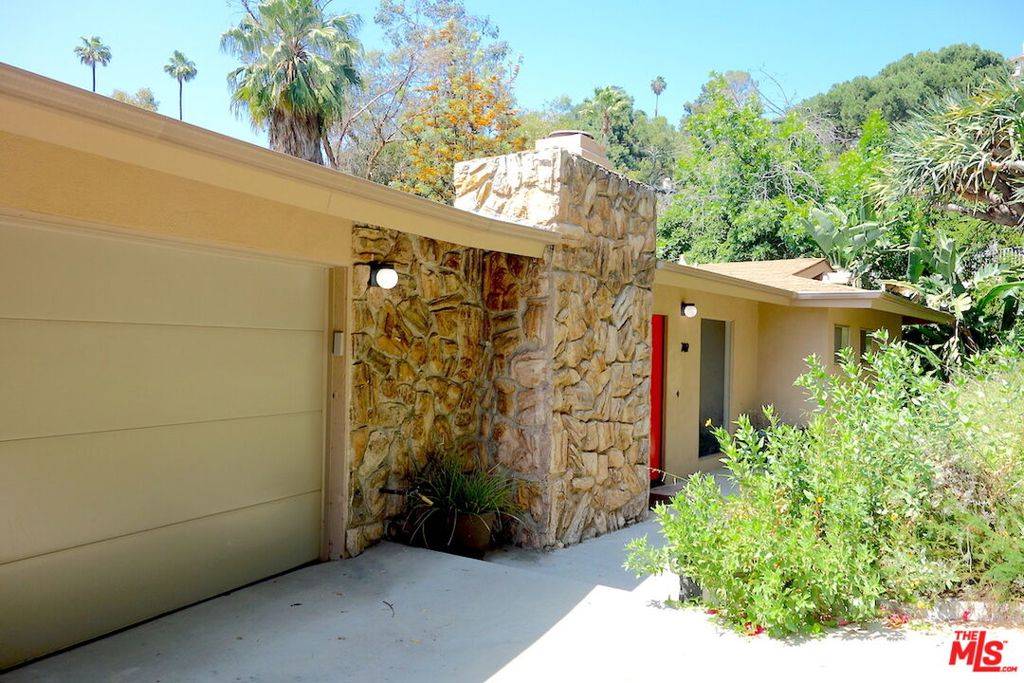 Glendale, CA 91207,702 CAVANAGH RD