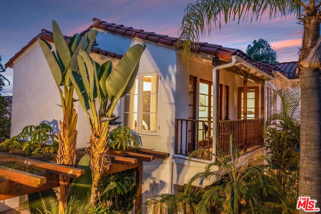 Los Angeles, CA 90046,7825 Hillside AVE