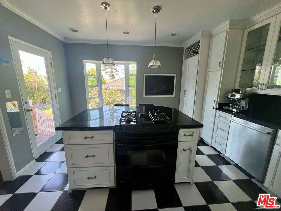 Long Beach, CA 90814,4209 E Theresa ST