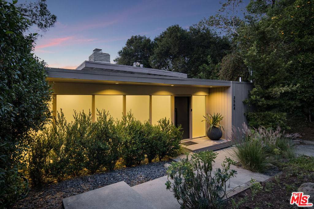 Los Angeles, CA 90068,3564 Multiview DR