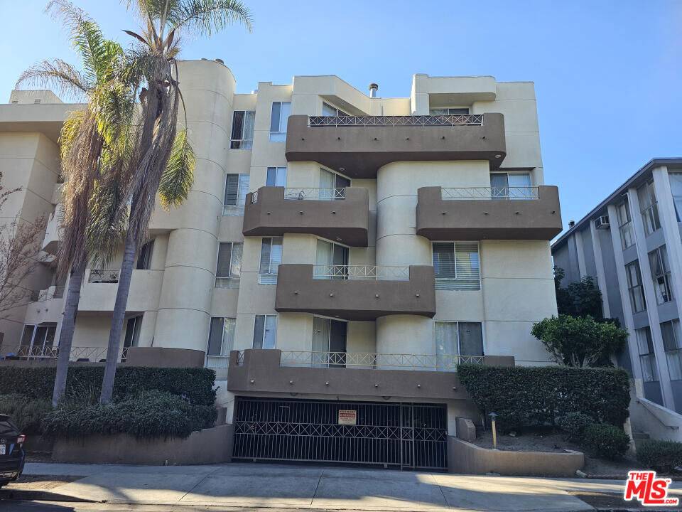 Los Angeles, CA 90020,333 Westminster AVE #304