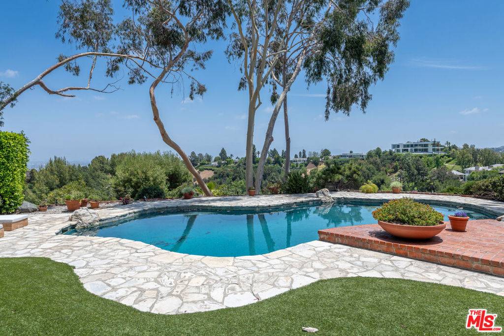 Encino, CA 91436,16331 Tudor DR