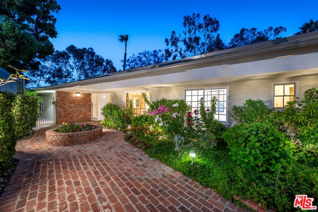 Encino, CA 91436,16331 Tudor DR