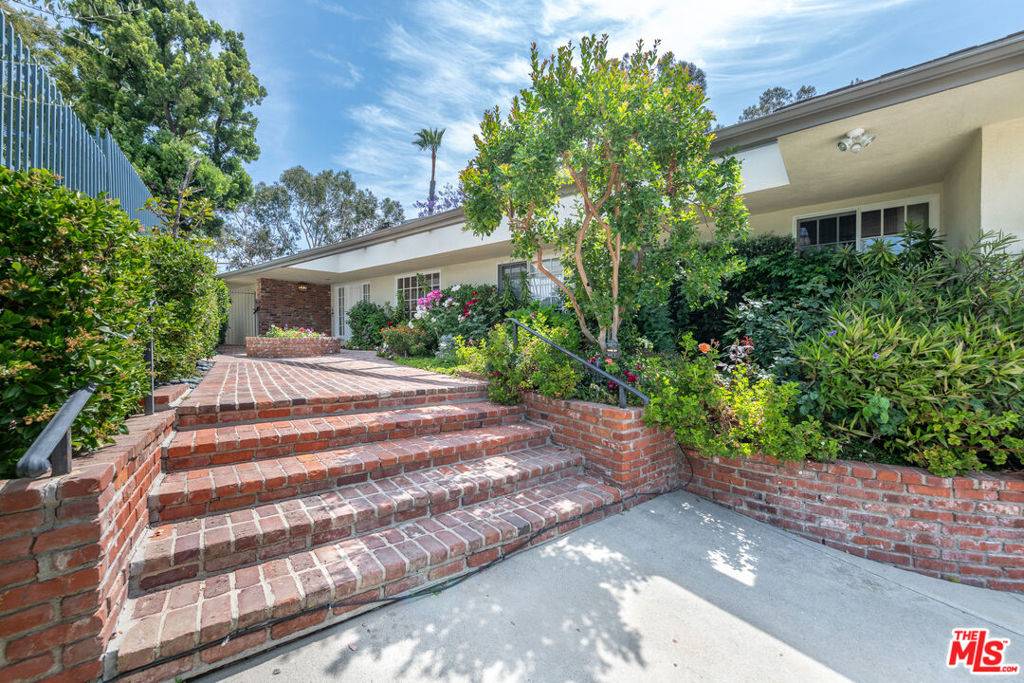 Encino, CA 91436,16331 Tudor DR