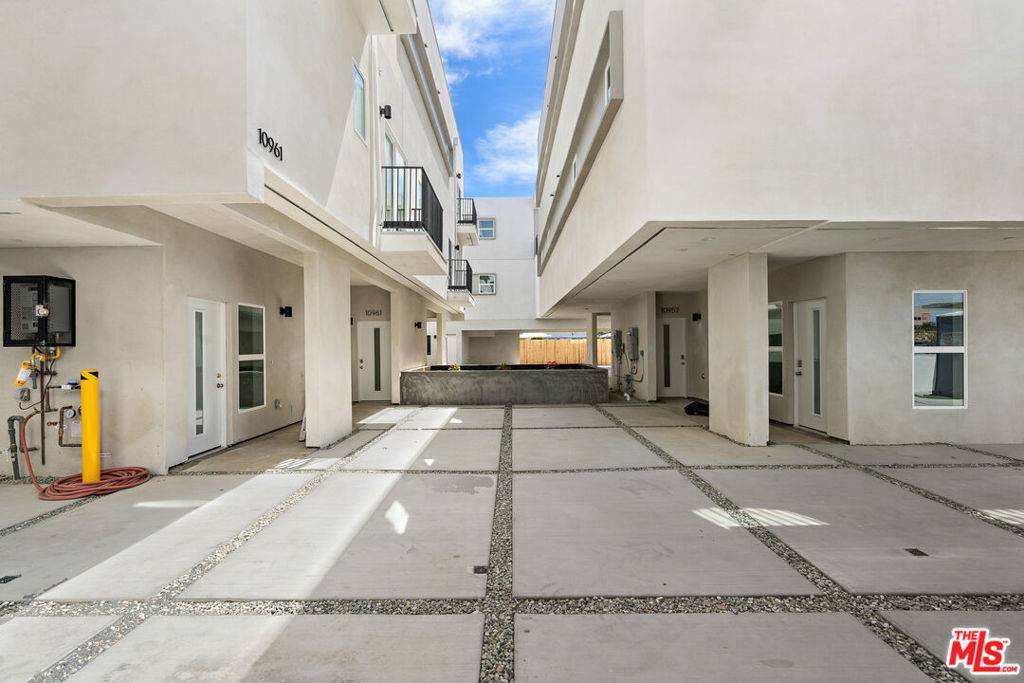 North Hollywood, CA 91606,10963 Calvert #2