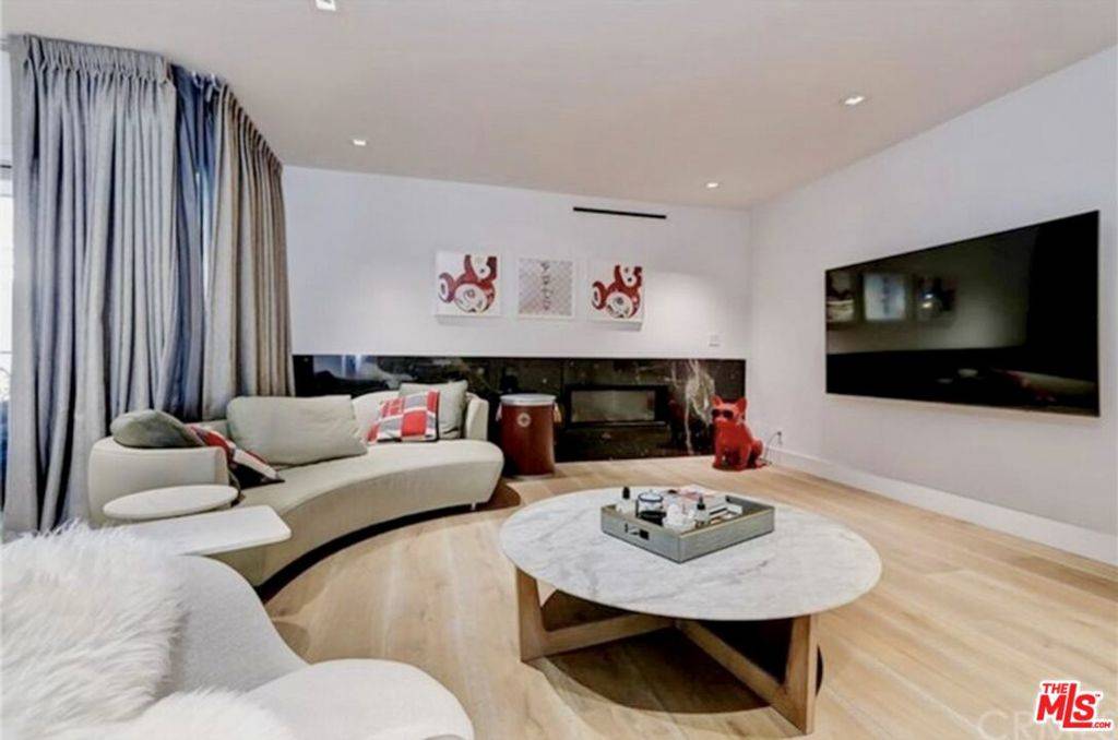 Beverly Hills, CA 90210,439 N Doheny DR #204