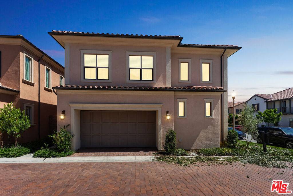Irvine, CA 92618,182 Plum Lily