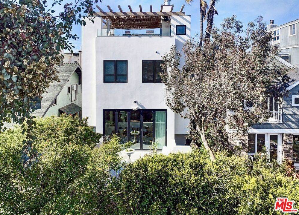 Marina Del Rey, CA 90292,15 Reef ST