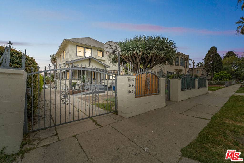 Los Angeles, CA 90018,1946 S La Salle AVE