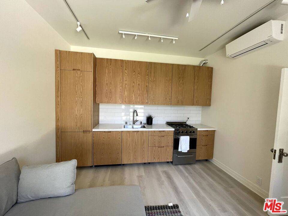 Venice, CA 90291,708 6th Ave