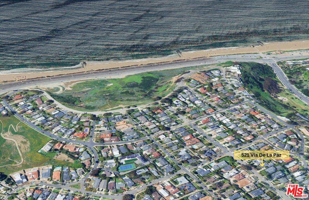 Pacific Palisades, CA 90272,521 N Via De La Paz