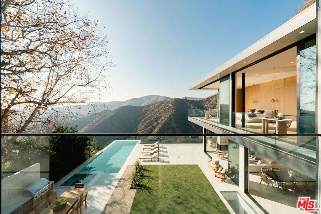 Los Angeles, CA 90049,1149 Linda Flora DR