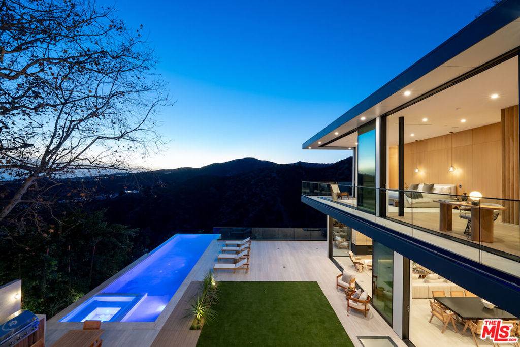 Los Angeles, CA 90049,1149 Linda Flora DR