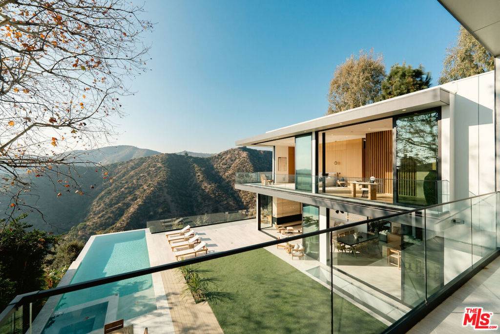 Los Angeles, CA 90049,1149 Linda Flora DR