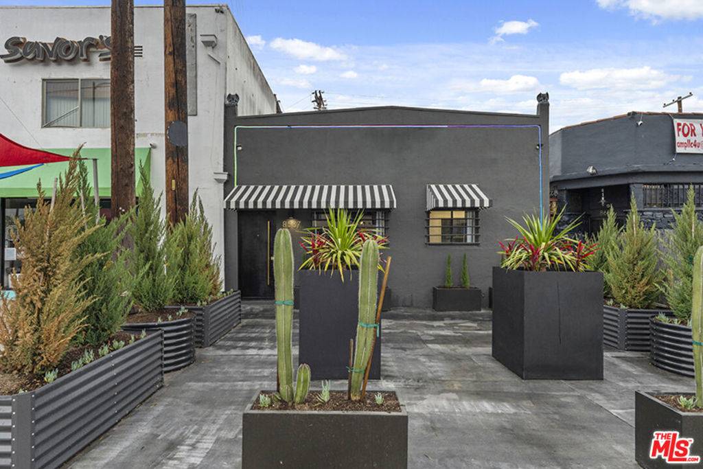 Los Angeles, CA 90034,8687 Venice BLVD