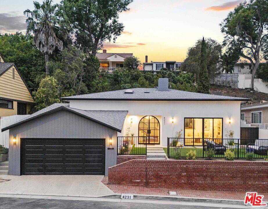 Los Angeles, CA 90008,4231 Don Luis DR