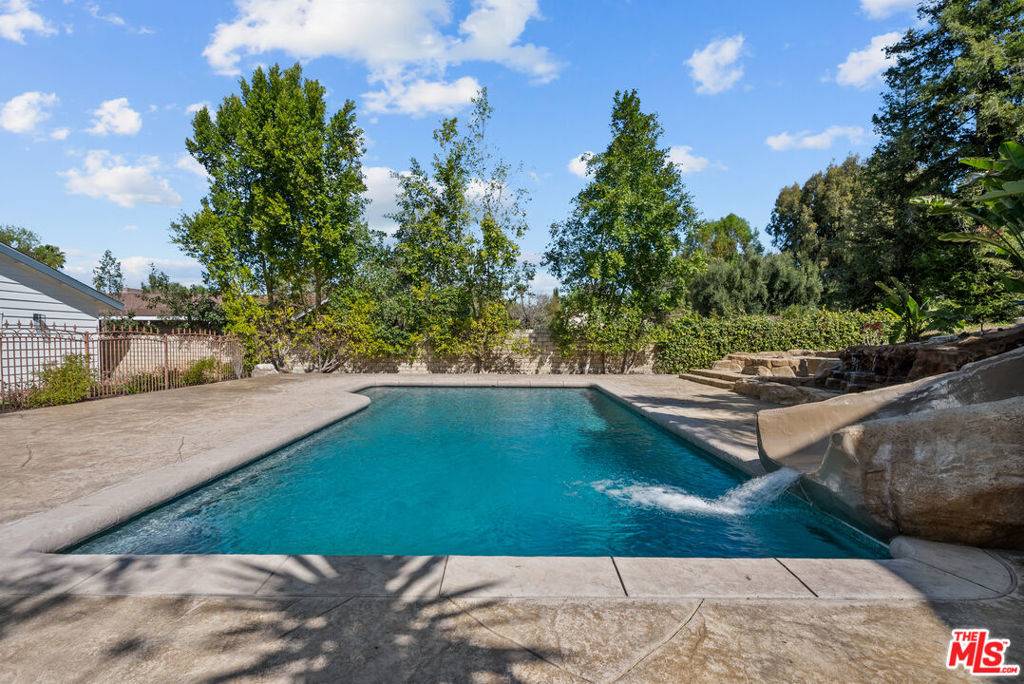 Woodland Hills, CA 91367,5656 Penfield AVE