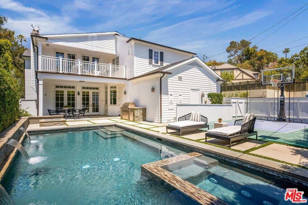 Los Angeles, CA 90049,378 N Skyewiay RD