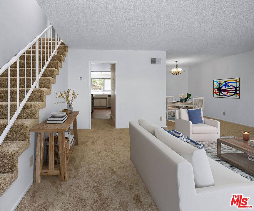 North Hollywood, CA 91605,13211 Vanowen ST #9