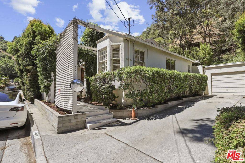 Los Angeles, CA 90077,1006 N Beverly Glen BLVD