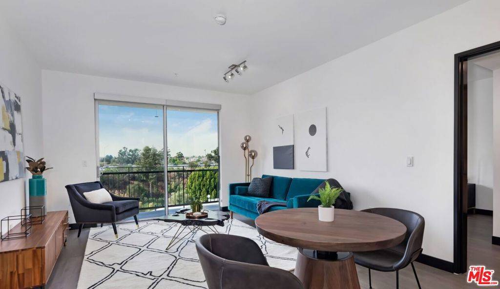 Los Angeles, CA 91602,11036 Moorpark ST #309