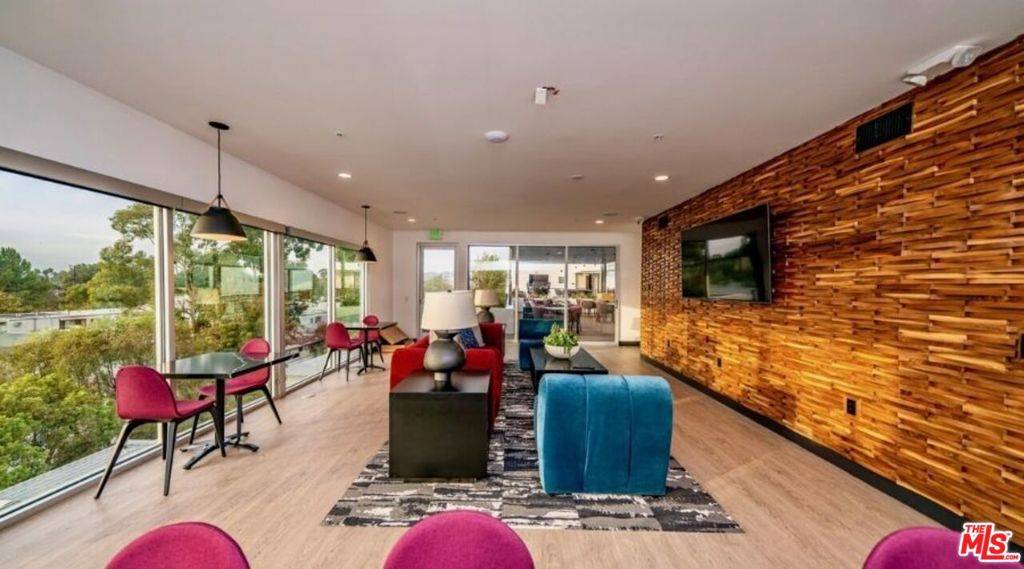 Los Angeles, CA 91602,11036 Moorpark ST #311