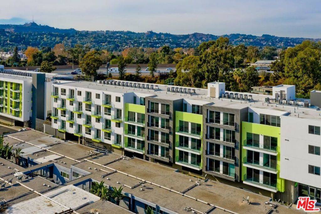 Los Angeles, CA 91602,11036 Moorpark ST #207