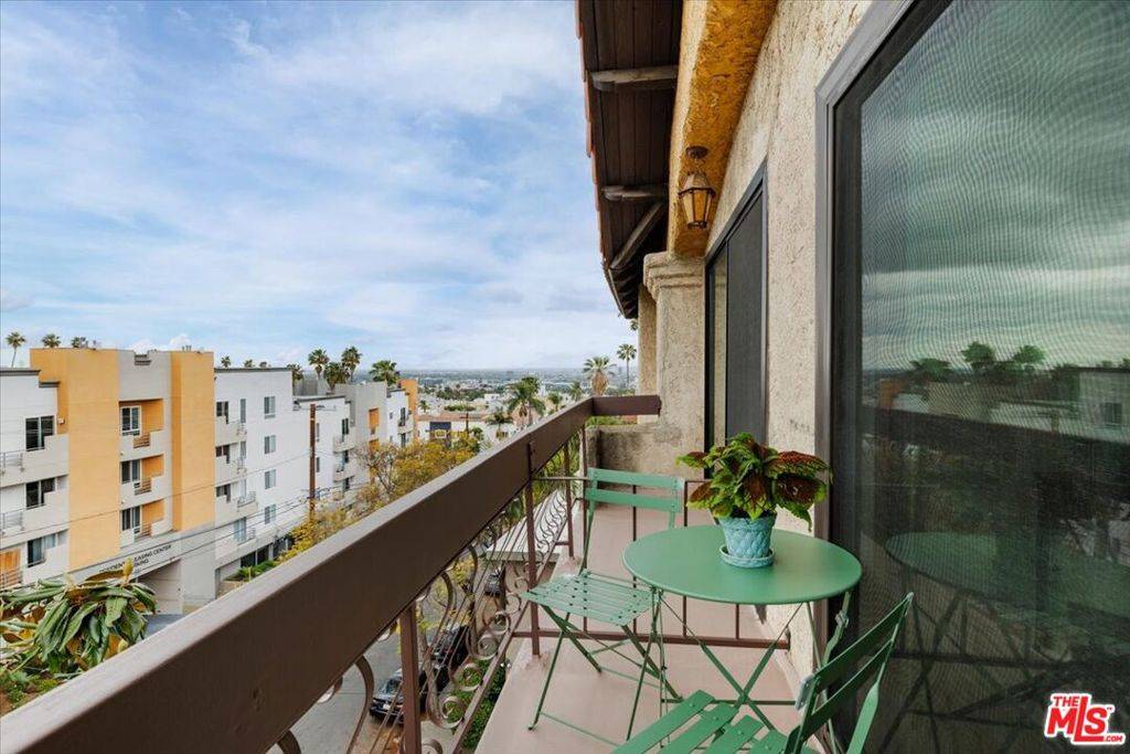 Los Angeles, CA 90046,1735 N Fuller AVE #402
