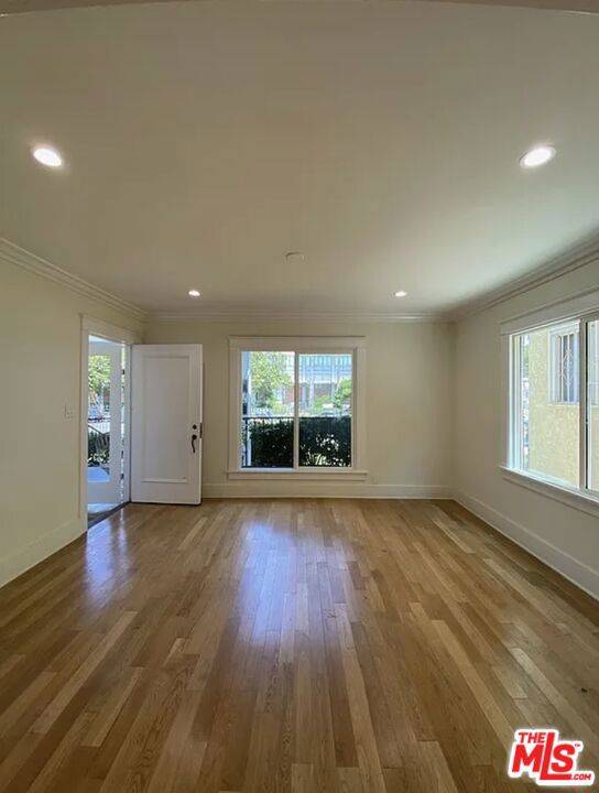 Los Angeles, CA 90029,817 N Heliotrope DR