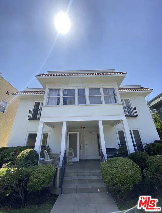Los Angeles, CA 90029,817 N Heliotrope DR