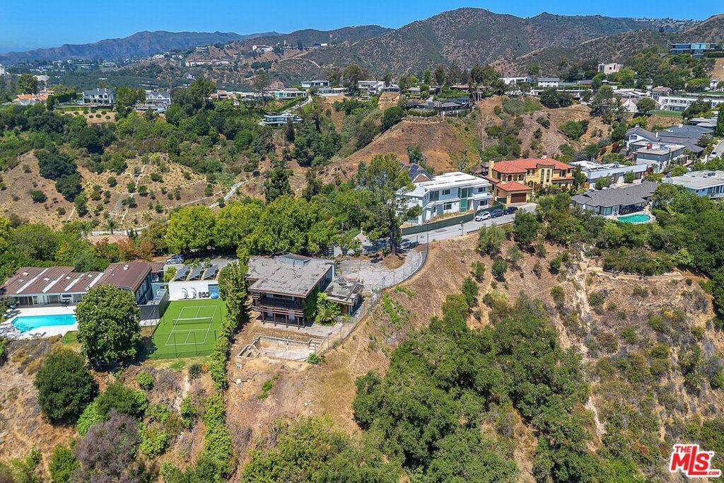 Los Angeles, CA 90049,11287 Chalon RD