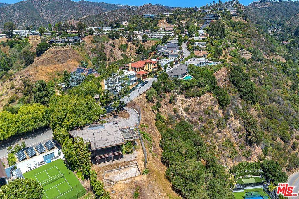 Los Angeles, CA 90049,11287 Chalon RD