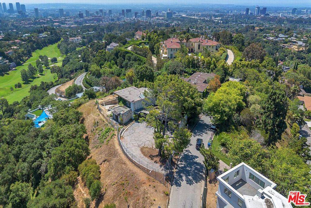 Los Angeles, CA 90049,11287 Chalon RD