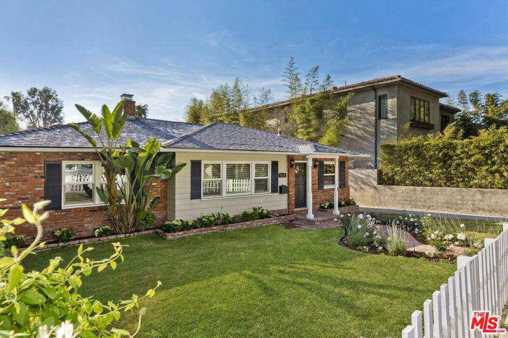 Sherman Oaks, CA 91403,4219 Saugus AVE
