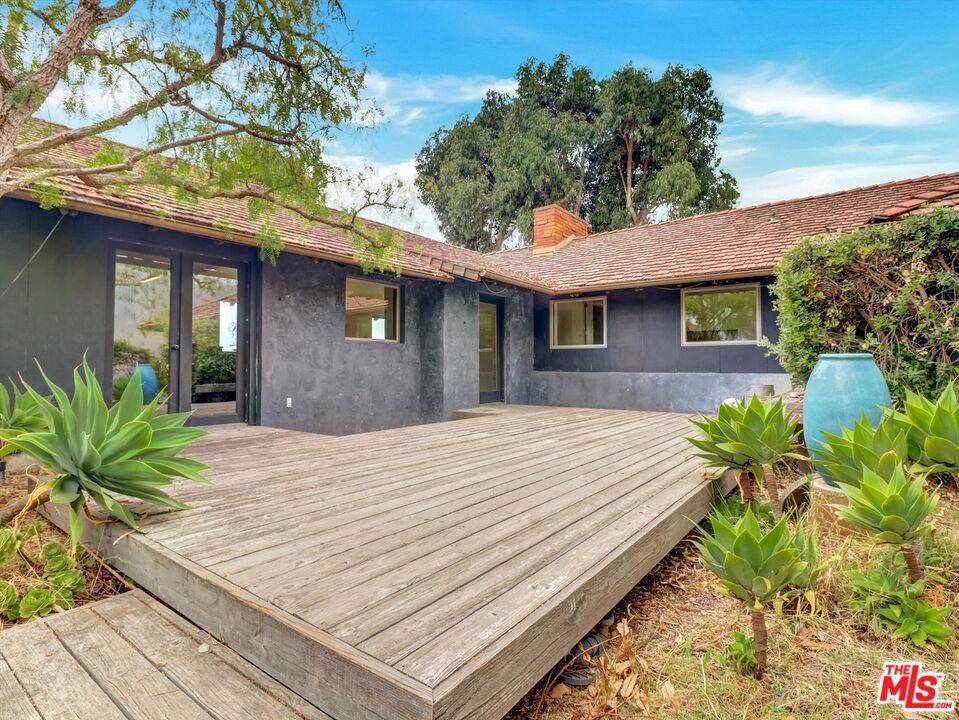 Pacific Palisades, CA 90272,16959 Dulce Ynez LN