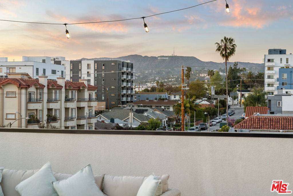 Los Angeles, CA 90004,542 1/2 N Serrano AVE