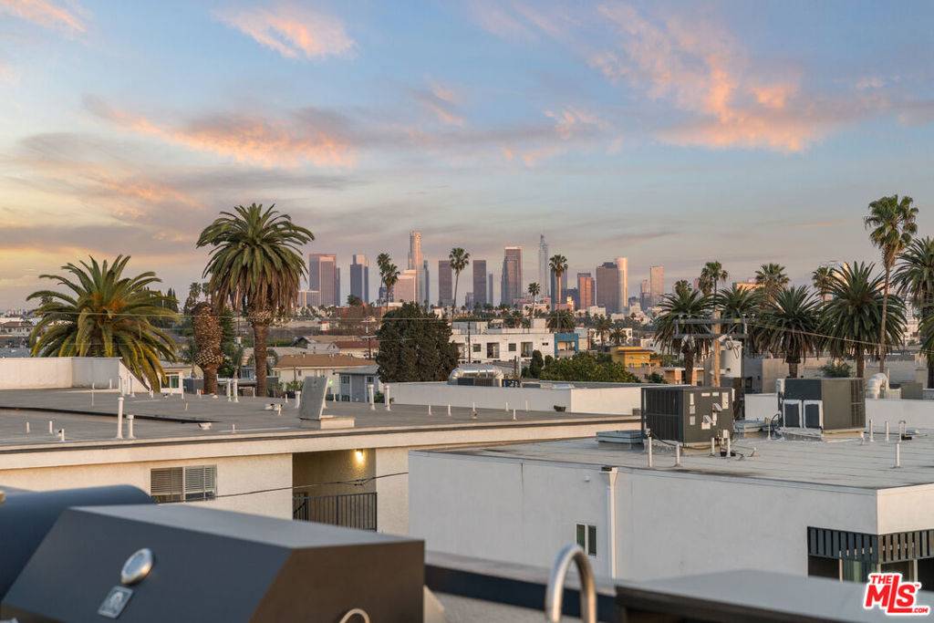 Los Angeles, CA 90004,542 1/2 N Serrano AVE