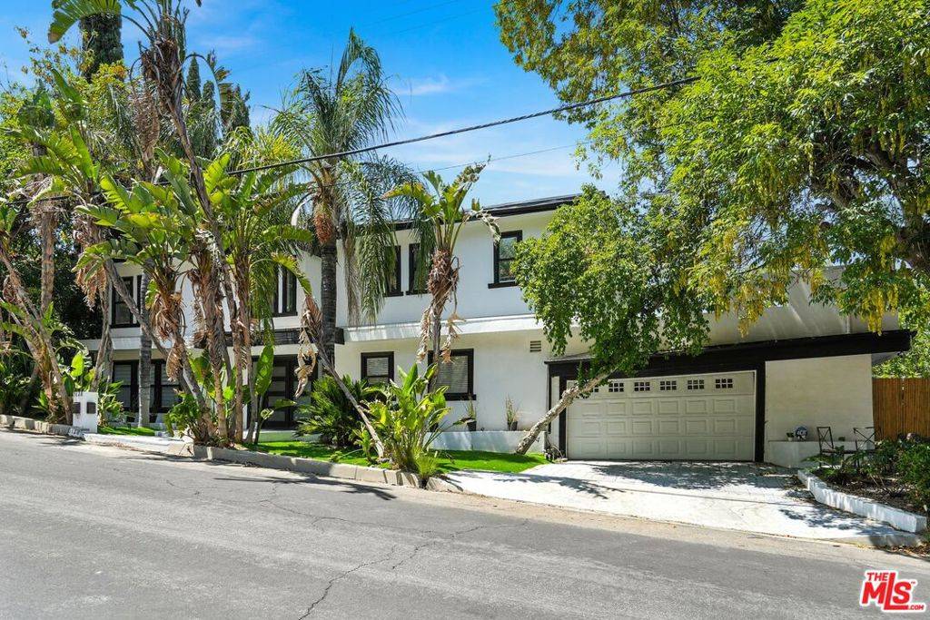Woodland Hills, CA 91364,5128 Llano DR