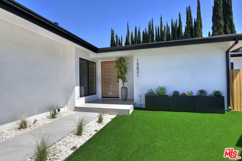 Encino, CA 91436,15431 Milbank ST