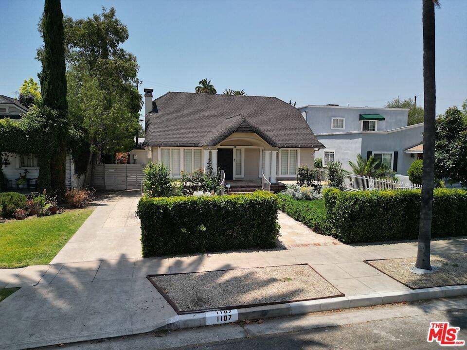 Los Angeles, CA 90019,1107 S St Andrews PL