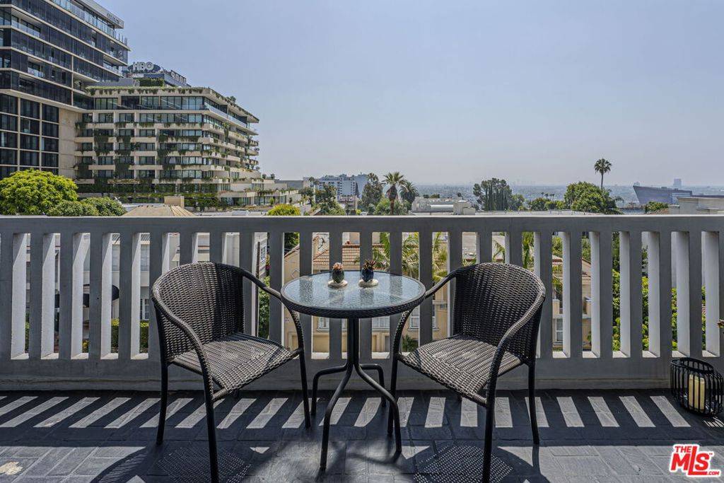 West Hollywood, CA 90069,999 N Doheny DR #408