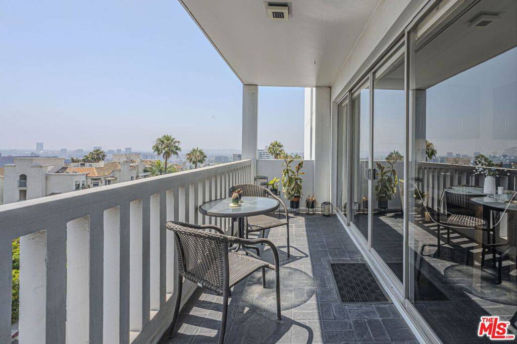 West Hollywood, CA 90069,999 N Doheny DR #408