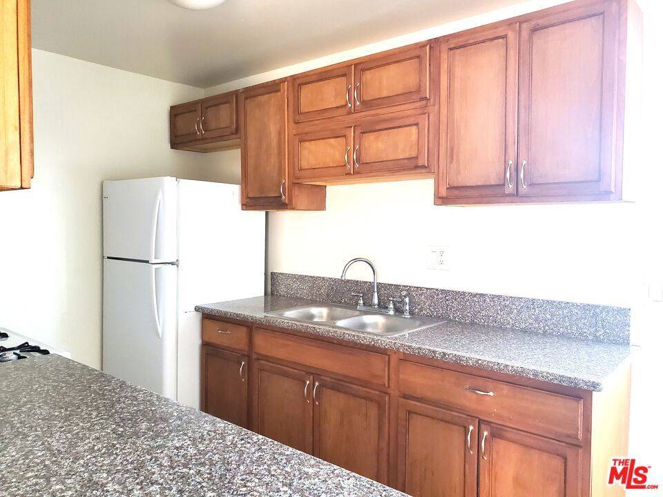 Los Angeles, CA 90019,1819 S Gramercy PL ##306