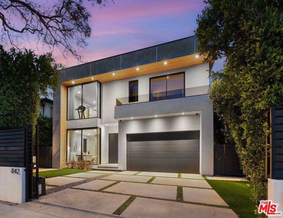 Los Angeles, CA 90046,842 N Orange Grove AVE