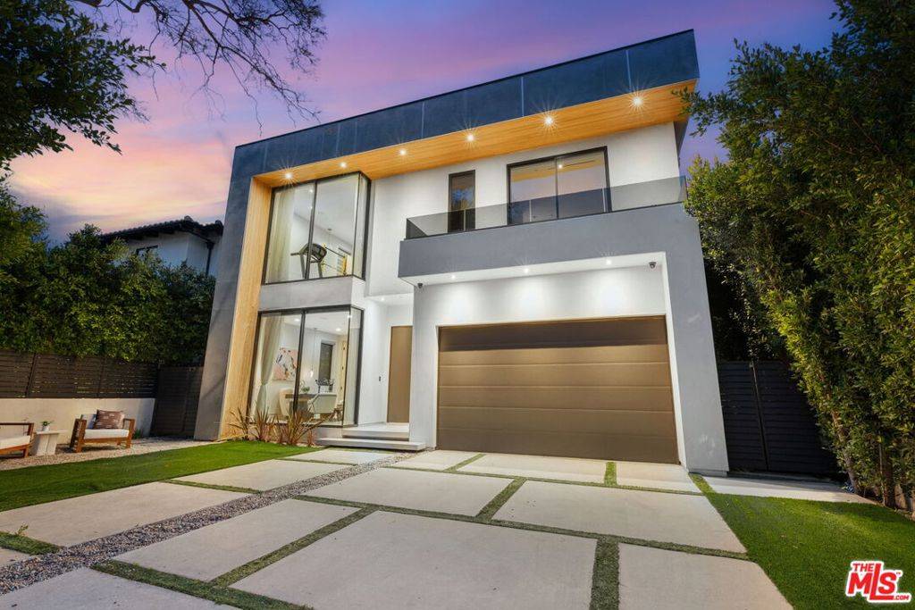 Los Angeles, CA 90046,842 N Orange Grove AVE
